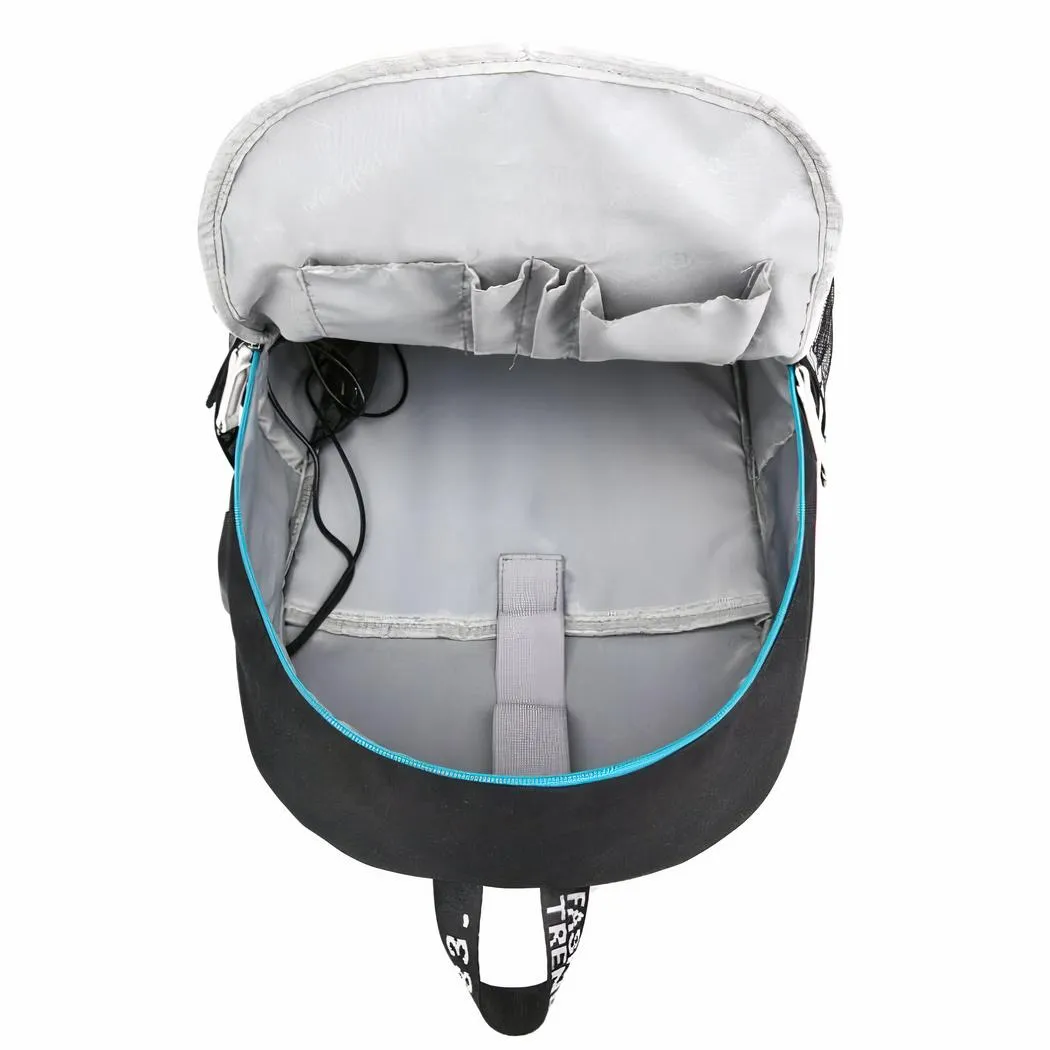 Mochila negra Fortnite con conectividad USB - Imagen 2