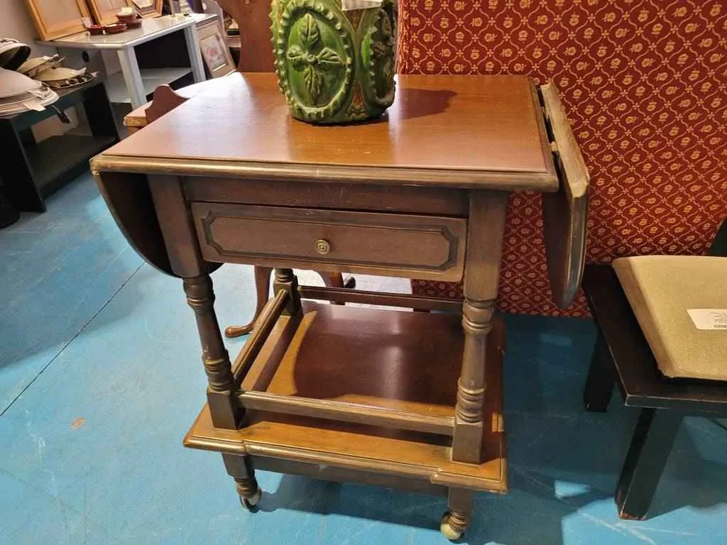 MESA AUXILIAR ESTILO LUIS XIII - Imagen 3