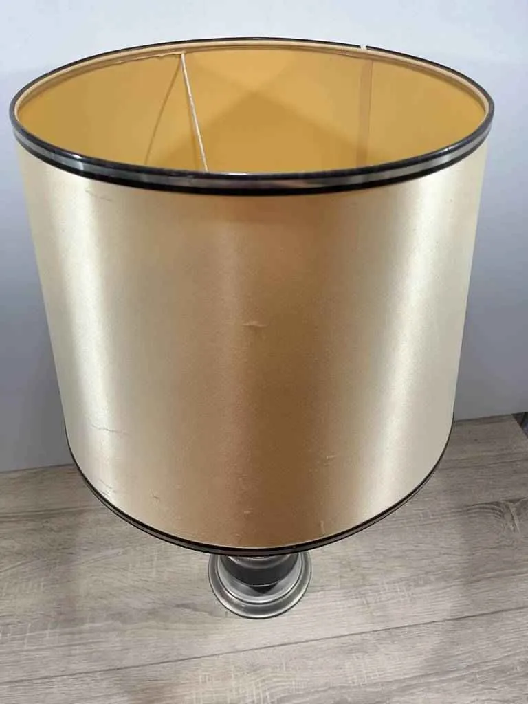 LÁMPARA DE MESITA CLÁSICA - Imagen 3