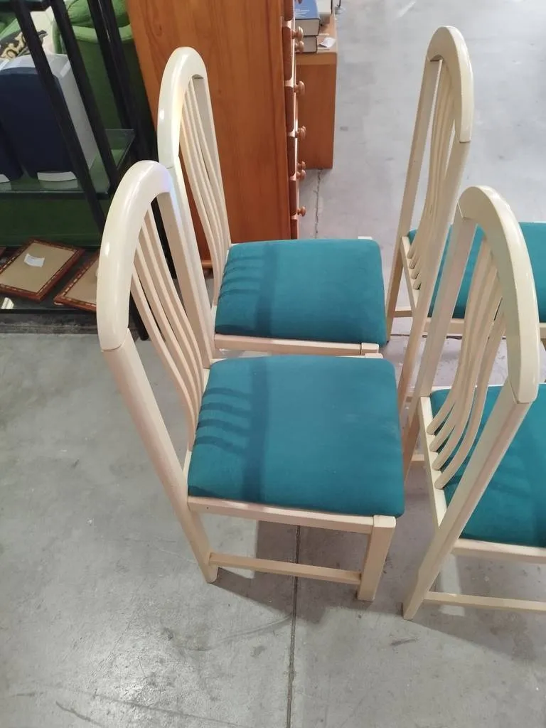 4 SILLAS EN BLANCO Y AZUL - Imagen 4